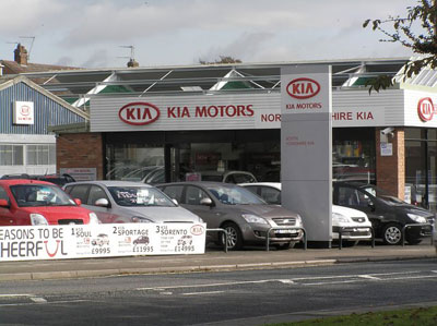 Image of a Kia care dealership parking lot.