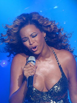 Image of Beyoncé Knowles singing