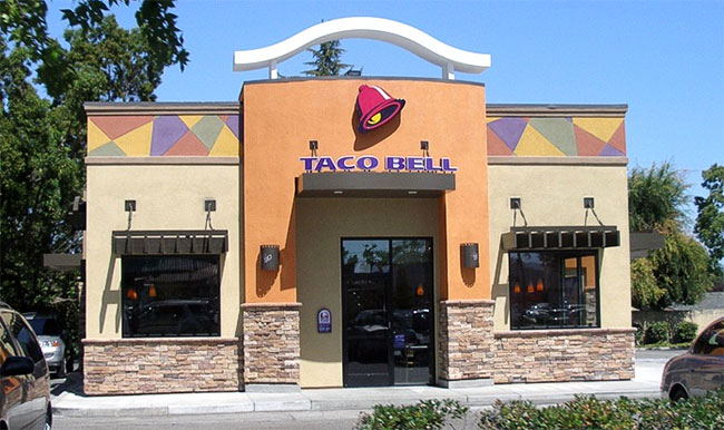 Image of the front of a TACO Bell Restaurant.