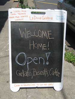 Because of its casual nature — handwriting on a chalkboard stand, “Welcome Home!” in large letters, and a list of delicious foods — this sign beckons with hints of down home cooking, family, and friendliness.