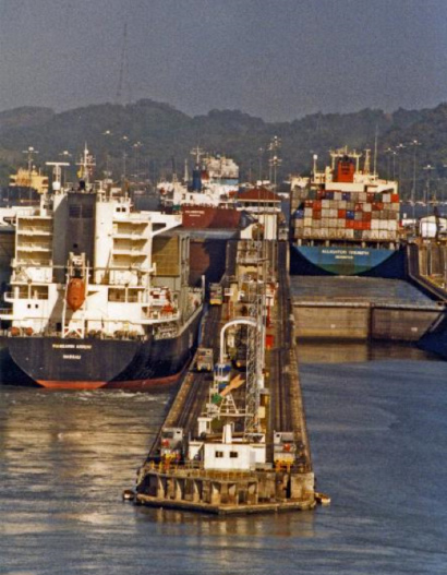 Image of a container ship that is passing through the locks of the Panama Canal.