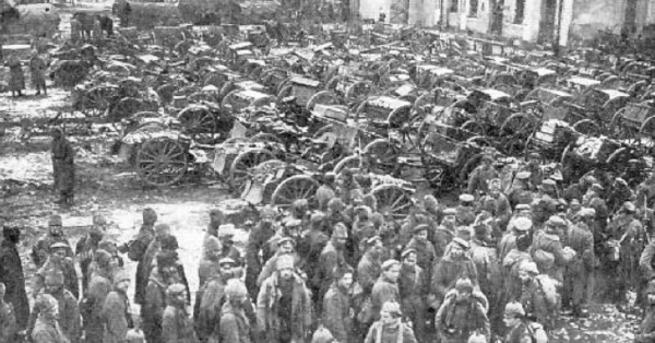 Image of Russian prisoners and guns that were confiscated after the battle at Tannenberg