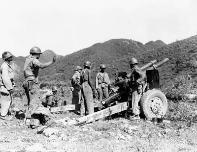 Photo of an artillery gun crew waiting for the signal to fire on the enemy in Korea.